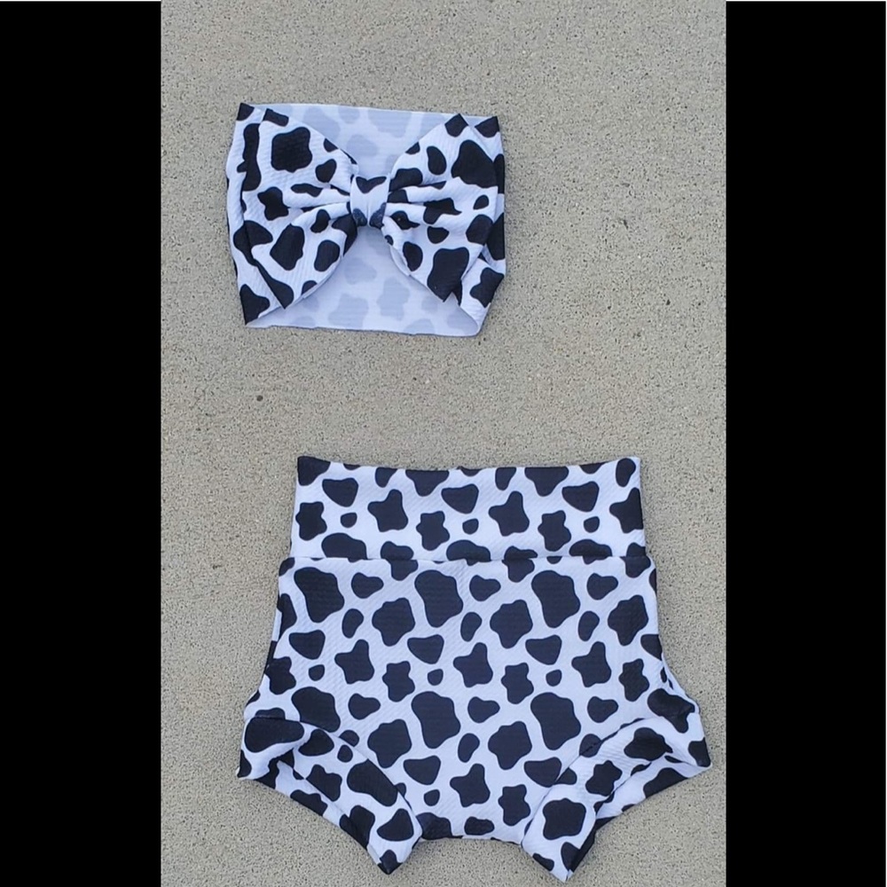 Cow printed bummie and bow set 😍